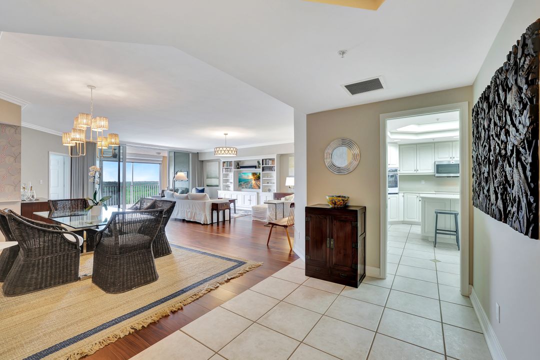 435 Dockside Dr, Naples, FL 34110