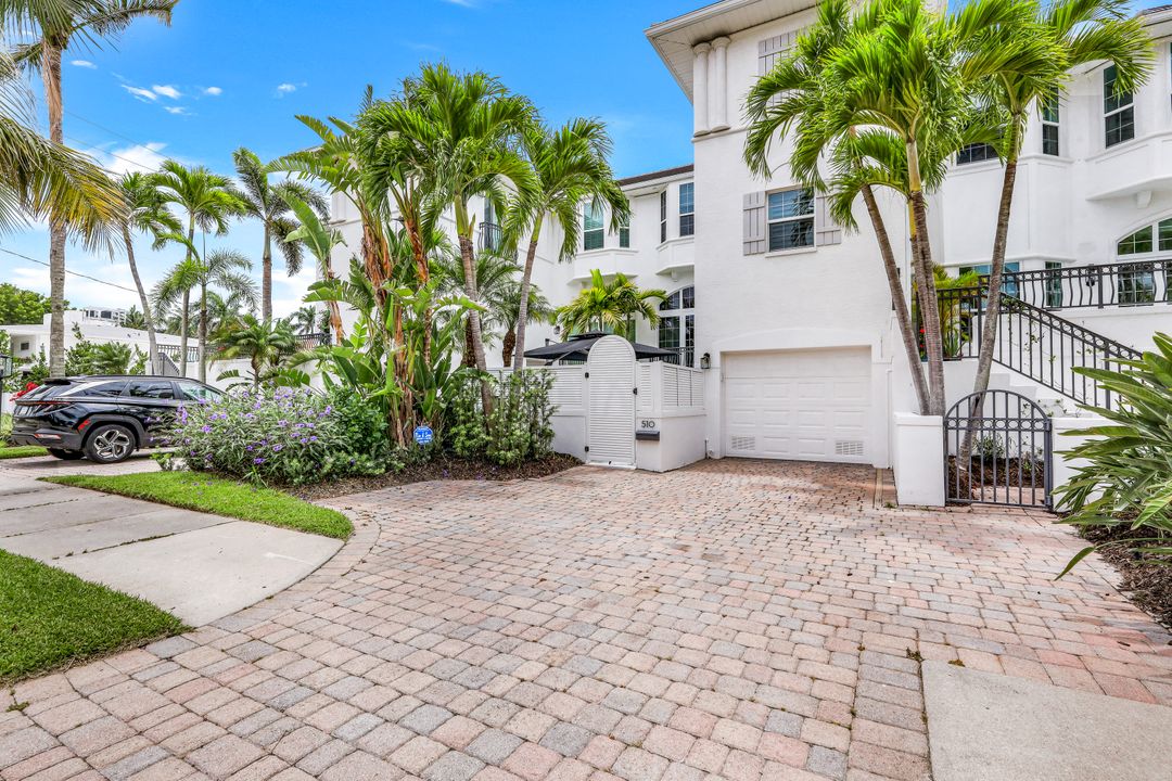 510 2nd St S, Naples, FL 34102