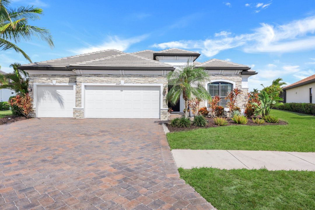 2067 Antigua Ln, Naples, FL 34120