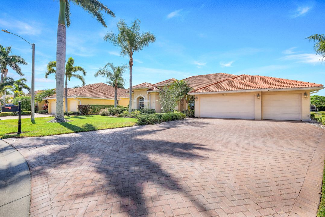 5014 Old Pond Dr, Naples, FL 34104