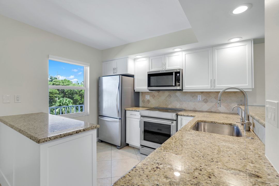 3055 Riviera Dr #306, Naples, FL 34103