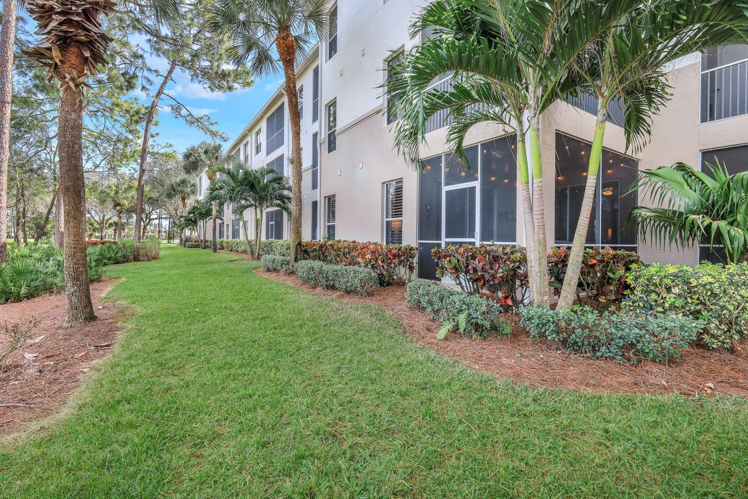 8217 Parkstone Pl #102, Naples, FL 34120