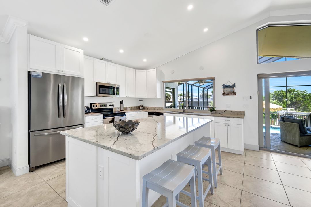 481 Lagoon Ave, Naples, FL 34108