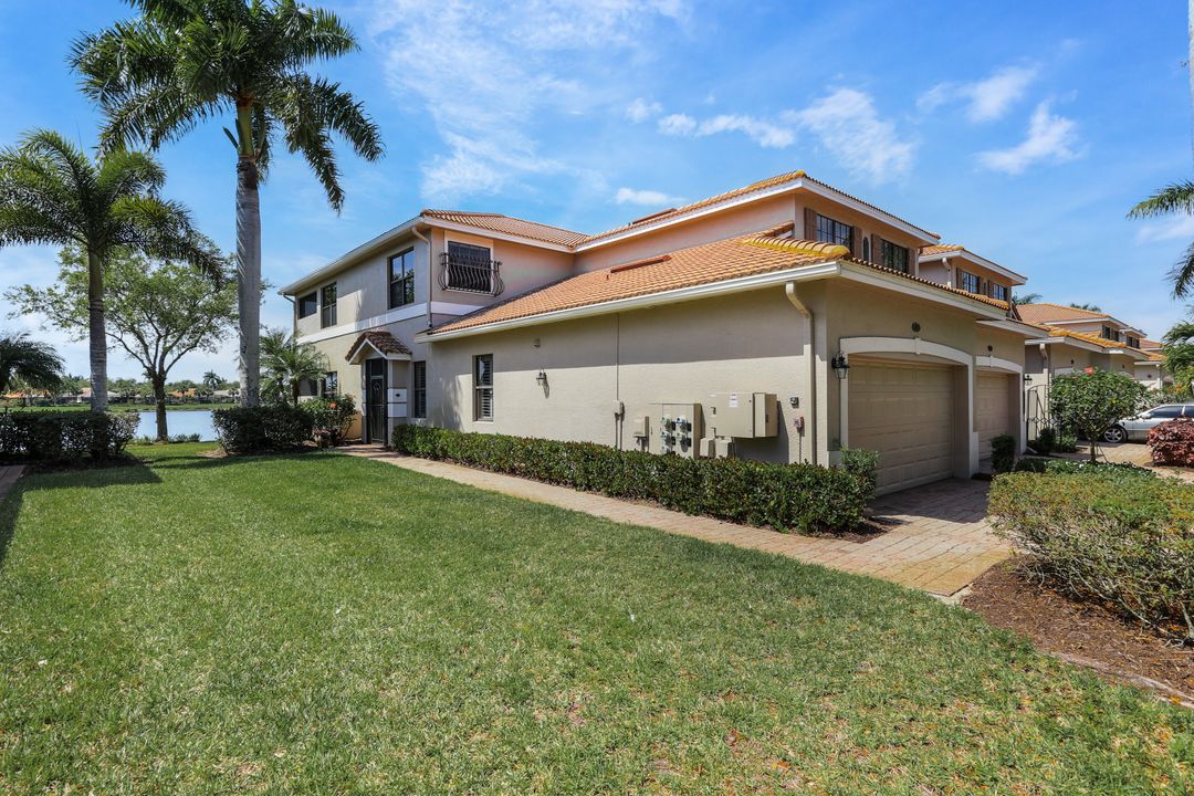 10486 Smoke House Bay Dr #101, Naples, FL 34120