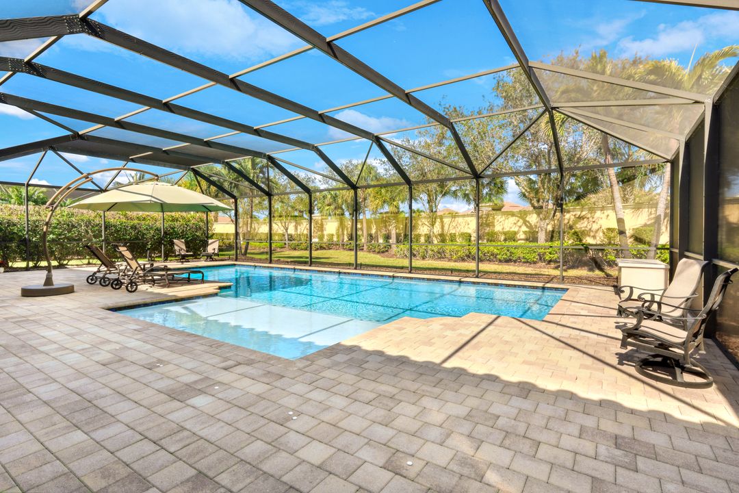 9266 Quarry Dr, Naples, FL 34120