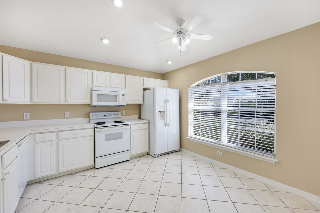 9261 Middle Oak Dr, Fort Myers, FL 33967