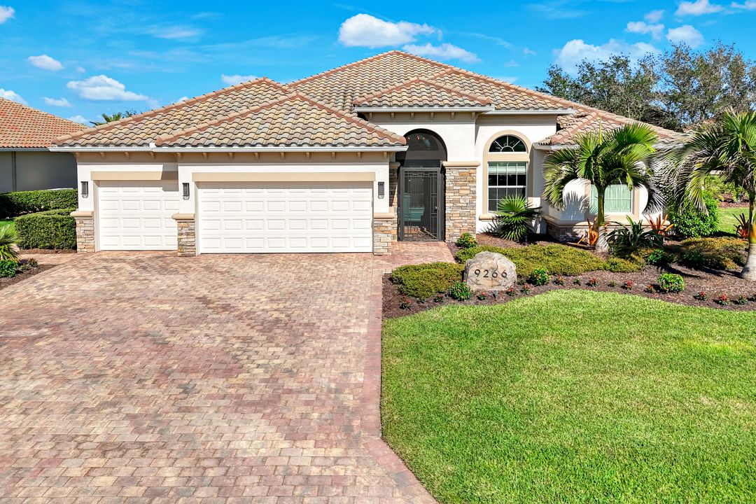 9266 Quarry Dr, Naples, FL 34120