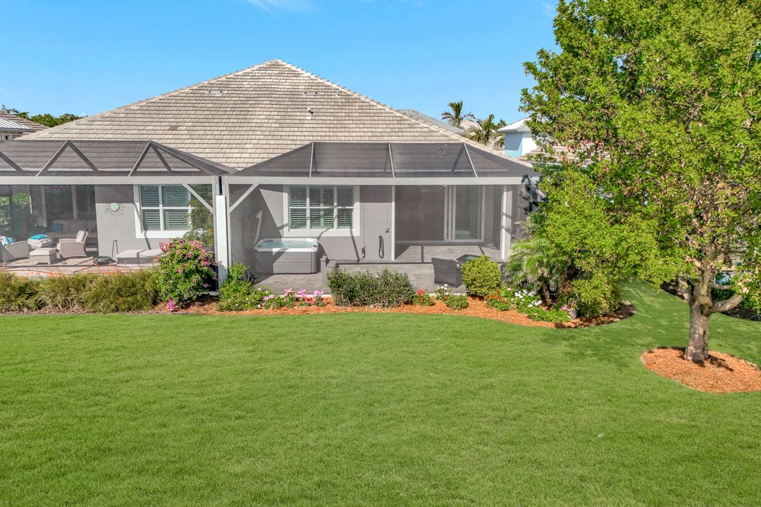 5676 Highbourne Dr, Naples, FL 34113