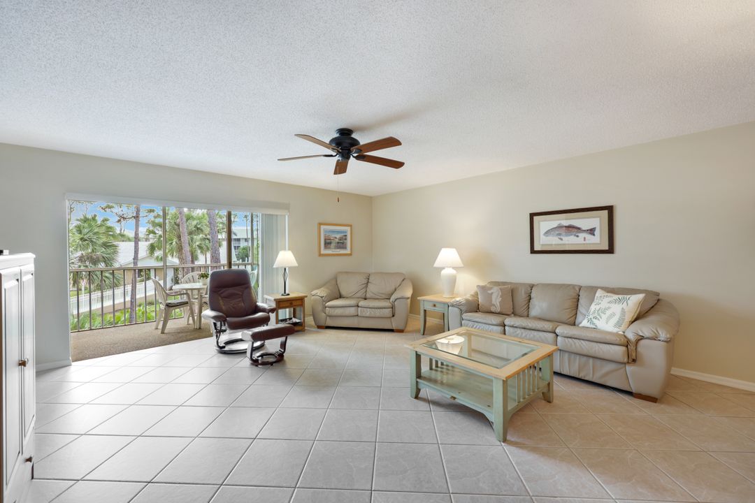 3072 Sandpiper Bay Cir #M-203, Naples, FL 34112