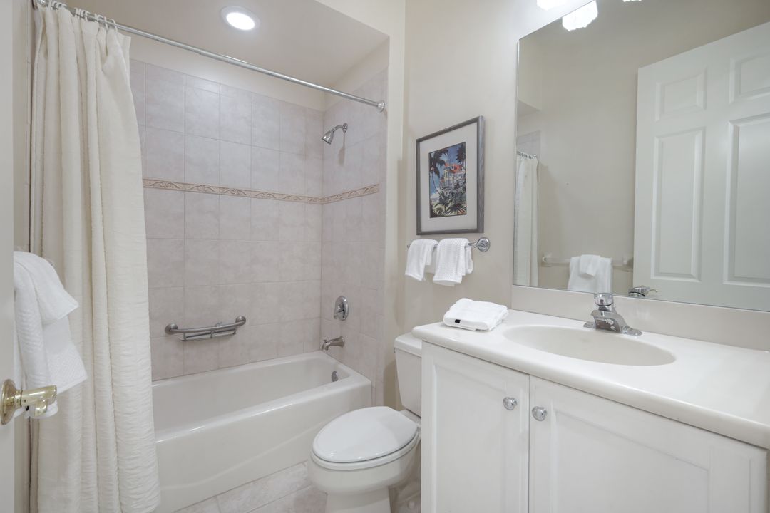 9209 Troon Lakes Dr, Naples, FL 34109