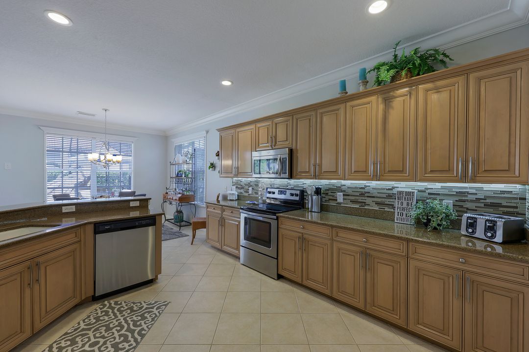 16165 Parque Ln, Naples, FL 34110