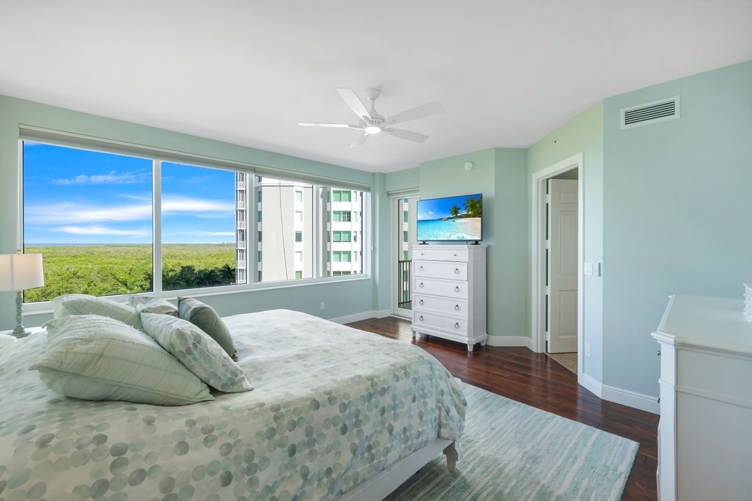 275 Indies Way #706, Naples, FL 34110