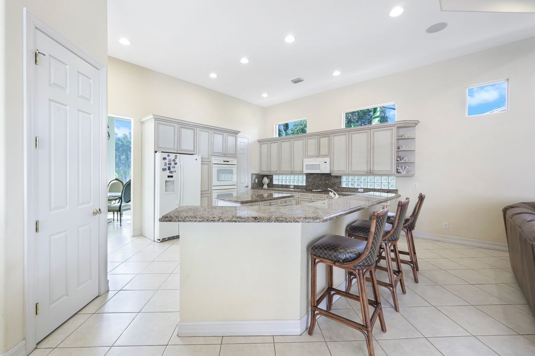 25041 Ridge Oak Dr, Bonita Springs, FL 34134