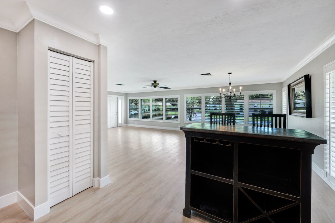 257 Yorkshire Ct, Naples, FL 34112