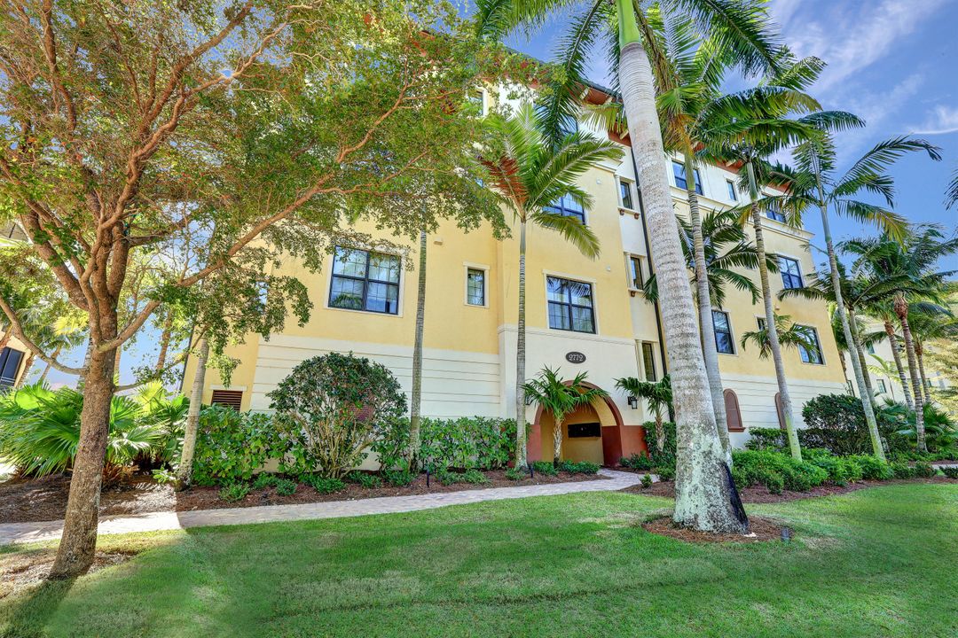 2772 Tiburon Blvd E #102, Naples, FL 34109