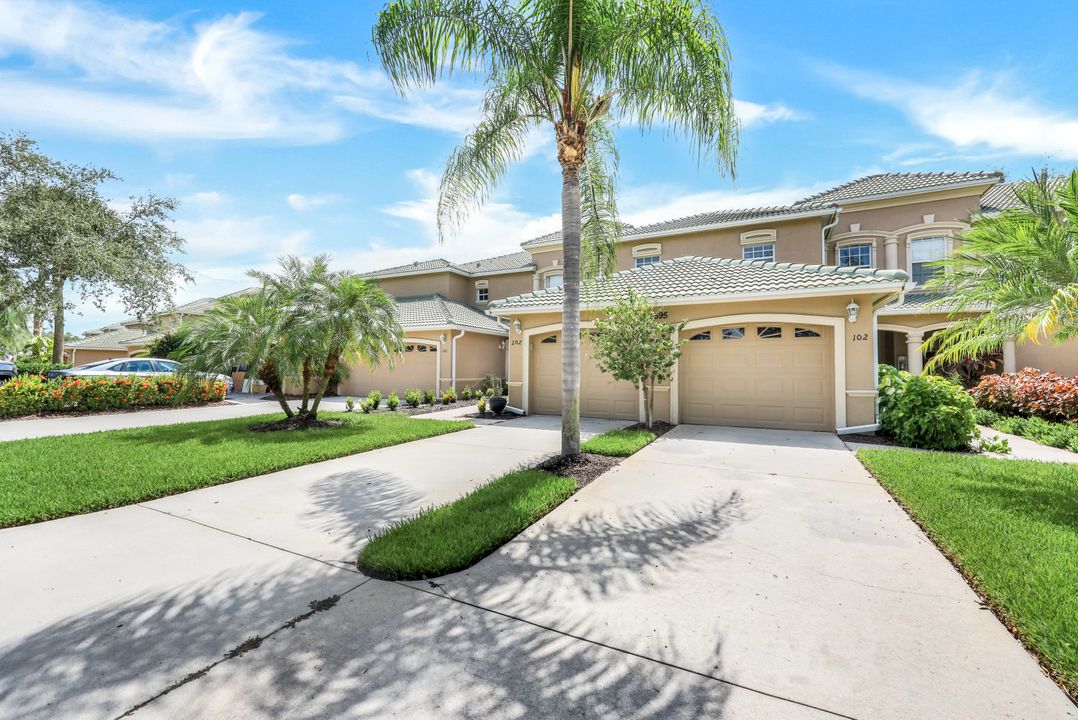 3595 Laurel Greens Ln N #202, Naples, FL 34119