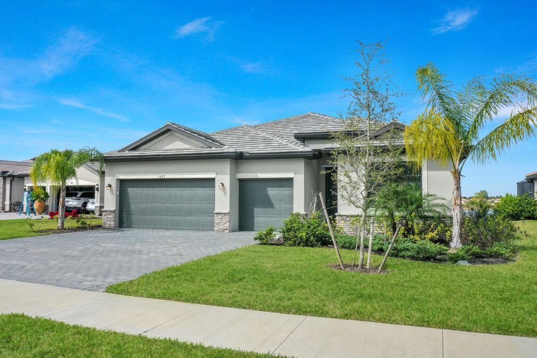 1439 Birdie Dr, Naples, FL 34120