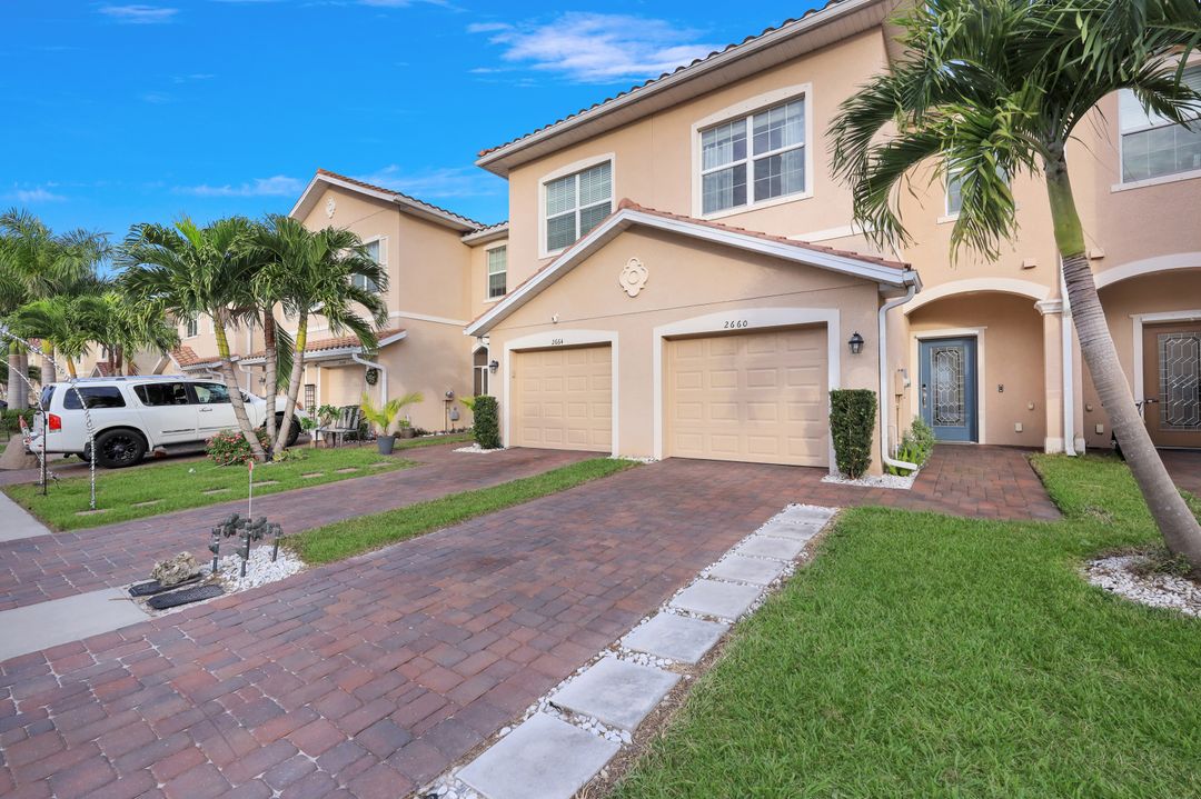 2660 Blossom Wy, Naples, FL 34120