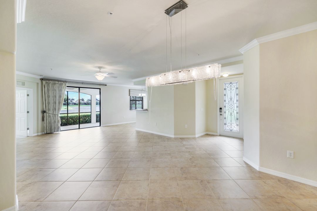 3165 Aviamar Cir, Naples, FL 34114