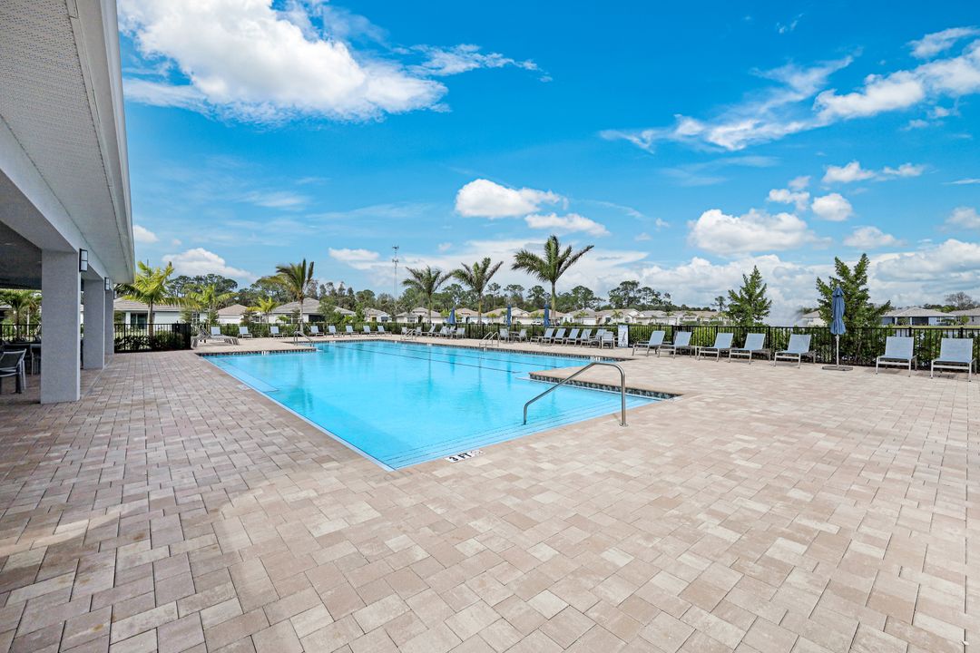 370 Deauville Lp, Naples, FL 34114