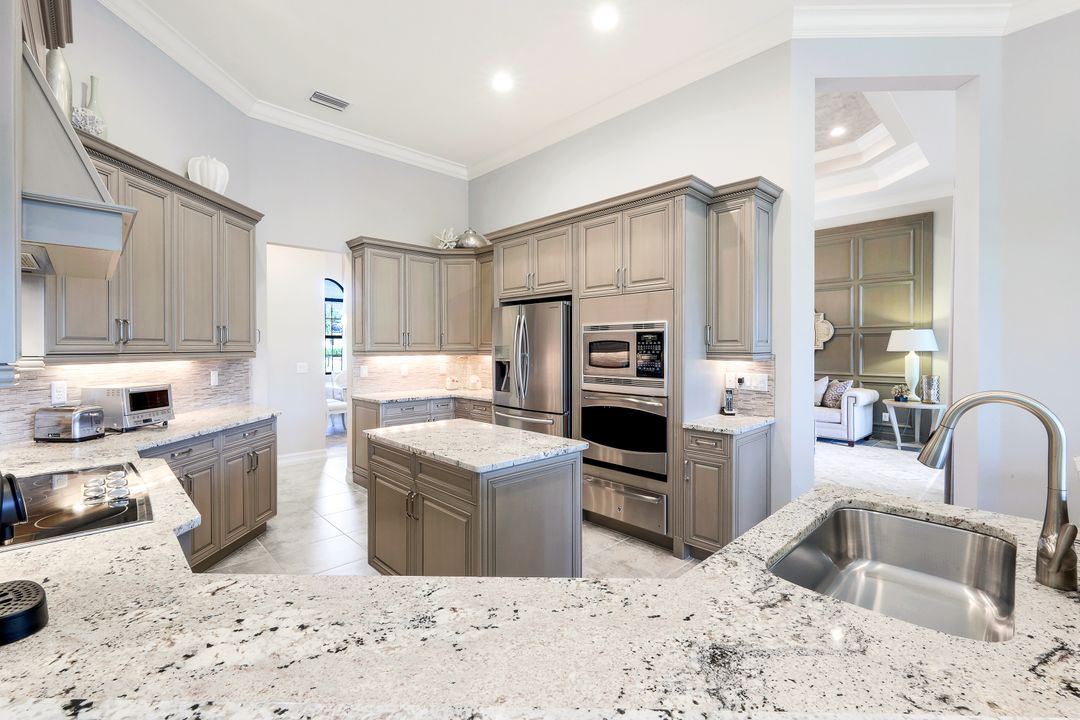 12186 Wicklow Ln, Naples, FL 34120