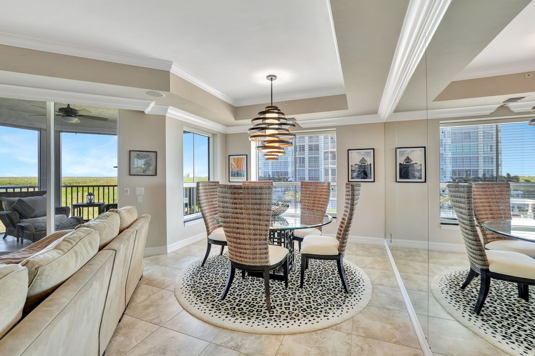 295 Grande Way #306, Naples, FL 34110