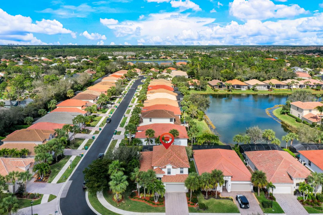 16165 Parque Ln, Naples, FL 34110