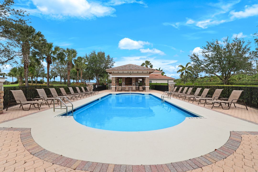 10610 Smoke House Bay Dr, Naples, FL 34120