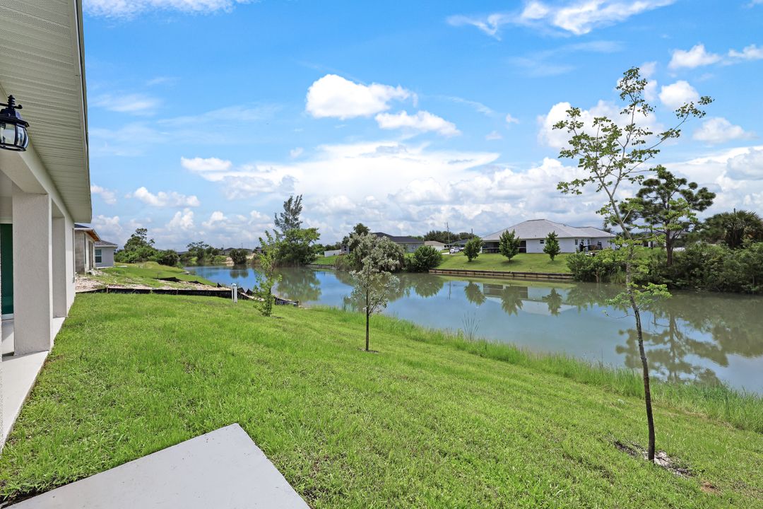 3022 NE 1st Pl, Cape Coral, FL 33909