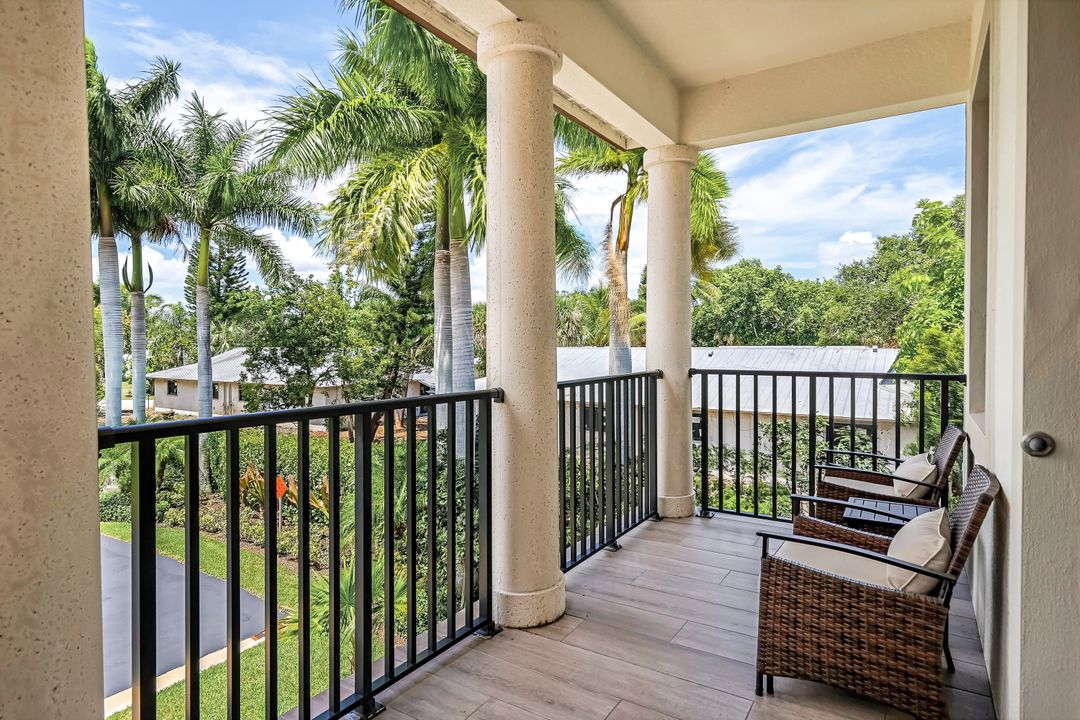 2542 Windward Ct #16-201, Naples, FL 34112