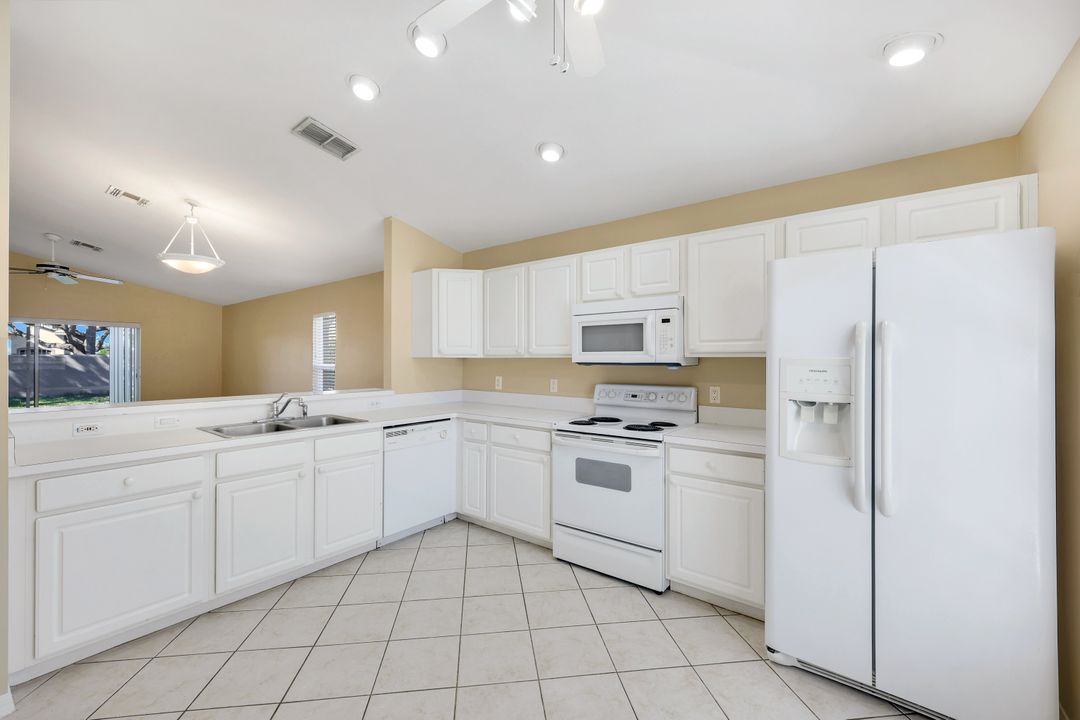 9261 Middle Oak Dr, Fort Myers, FL 33967