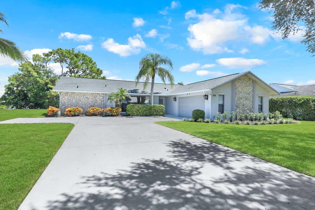 9694 Litchfield Ln, Naples, FL 34109