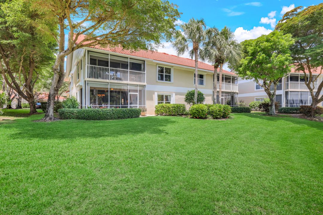 5330 Andover Dr #102, Naples, FL 34110