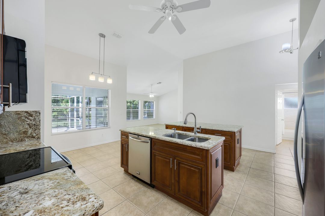 6643 Craven Hill Way, Naples, FL 34104