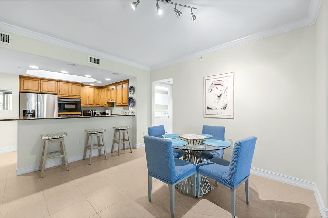 2728 Tiburon Blvd E #204, Naples, FL 34109