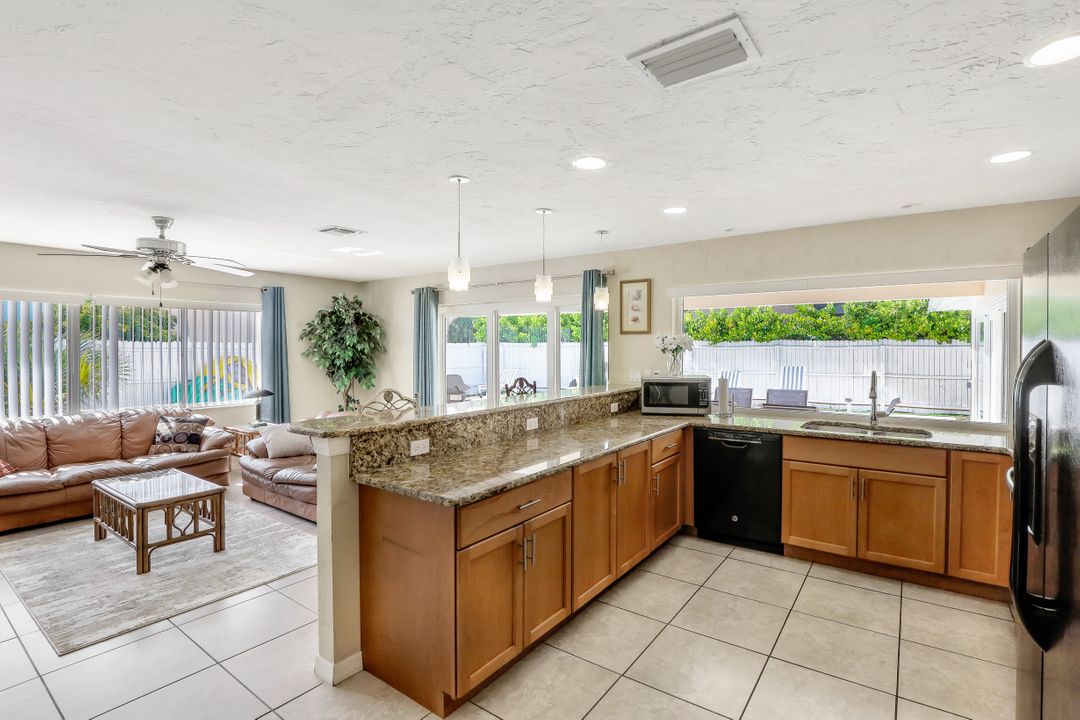 664 Seagrape Dr, Marco Island, FL 34145