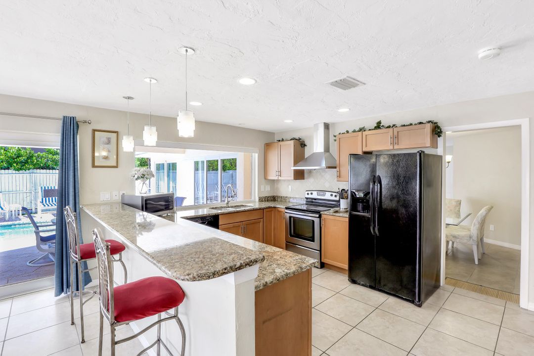 664 Seagrape Dr, Marco Island, FL 34145