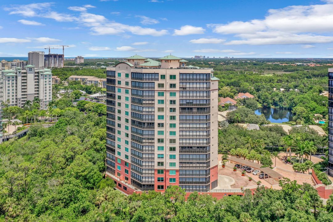 445 Cove Tower Dr #403, Naples, FL 34110