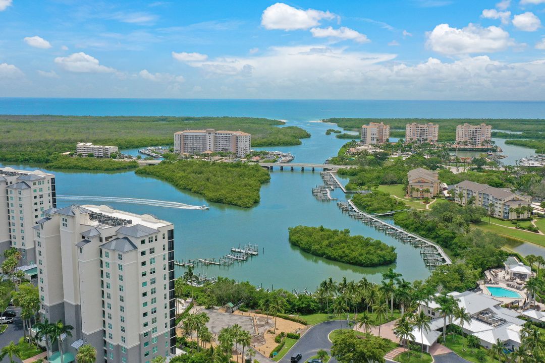 445 Cove Tower Dr #403, Naples, FL 34110