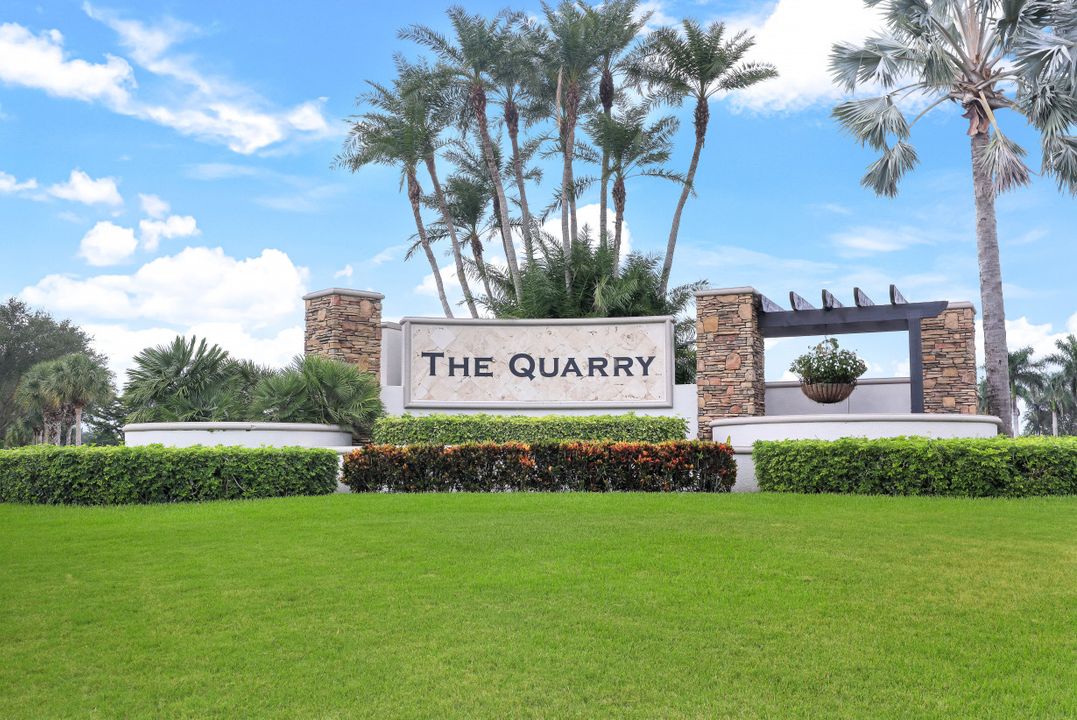 8985 Quarry Dr, Naples, FL 34120