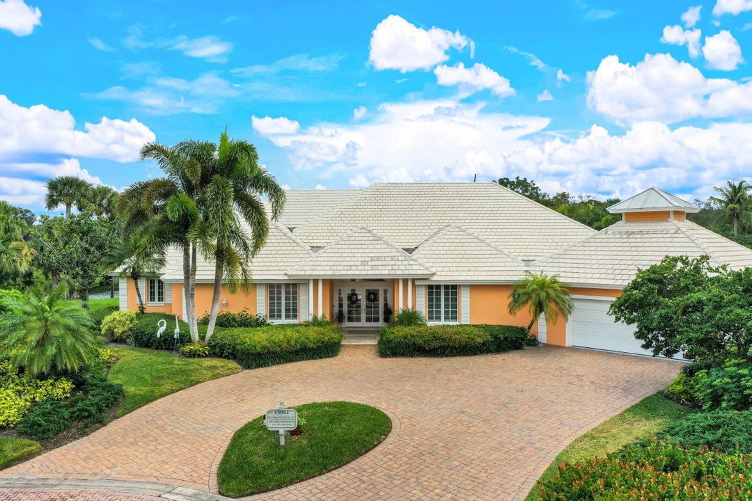 692 Ardmore Ln, Naples, FL 34108