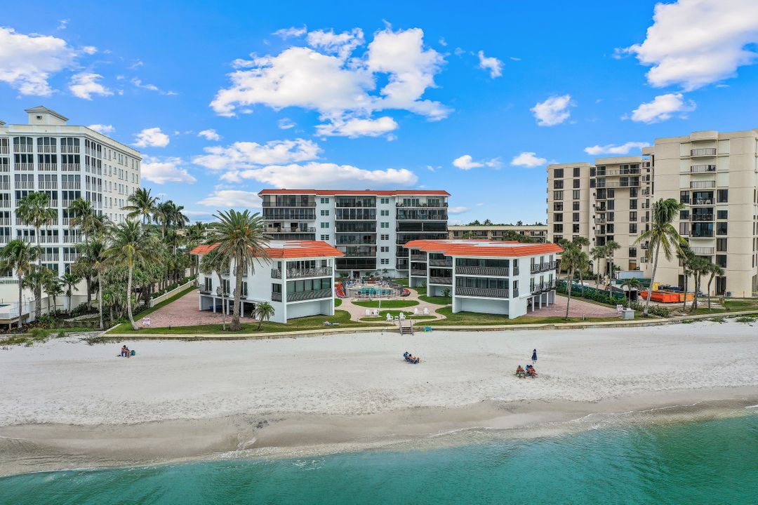 3333 Gulf Shore Blvd N #4, Naples, FL 34103