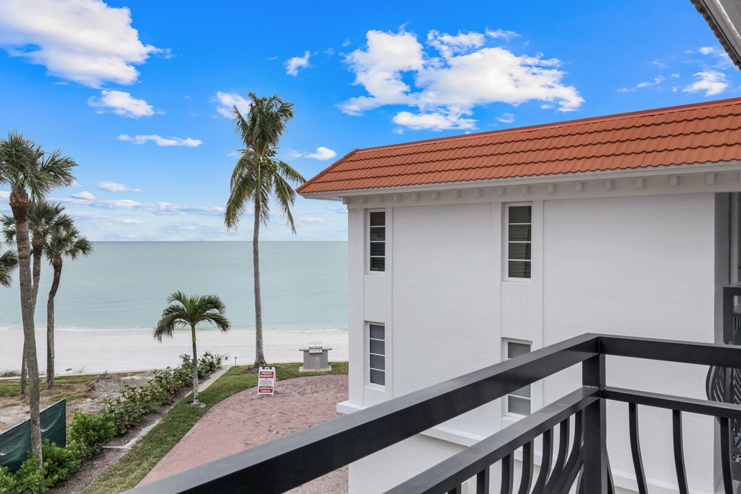 3333 Gulf Shore Blvd N #4, Naples, FL 34103