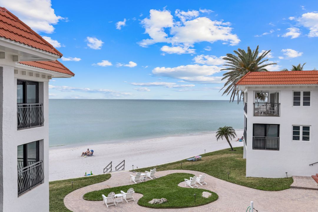 3333 Gulf Shore Blvd N #4, Naples, FL 34103