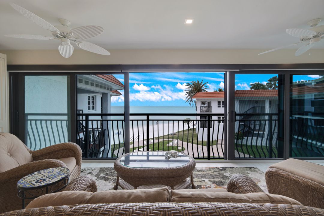 3333 Gulf Shore Blvd N #4, Naples, FL 34103