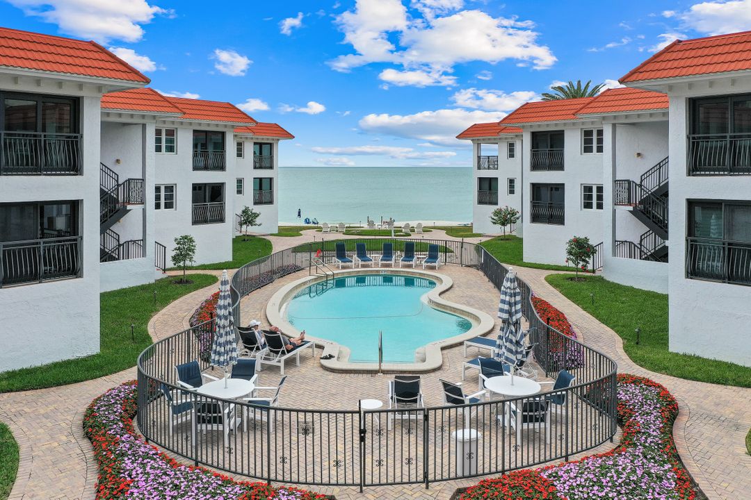 3333 Gulf Shore Blvd N #4, Naples, FL 34103