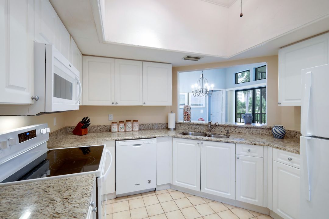 6525 Valen Way #D-201, Naples, FL 34108