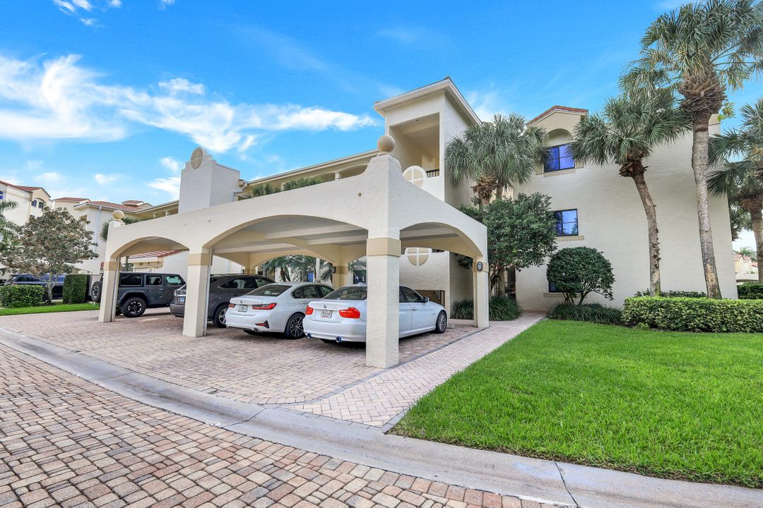 6525 Valen Way #D-201, Naples, FL 34108