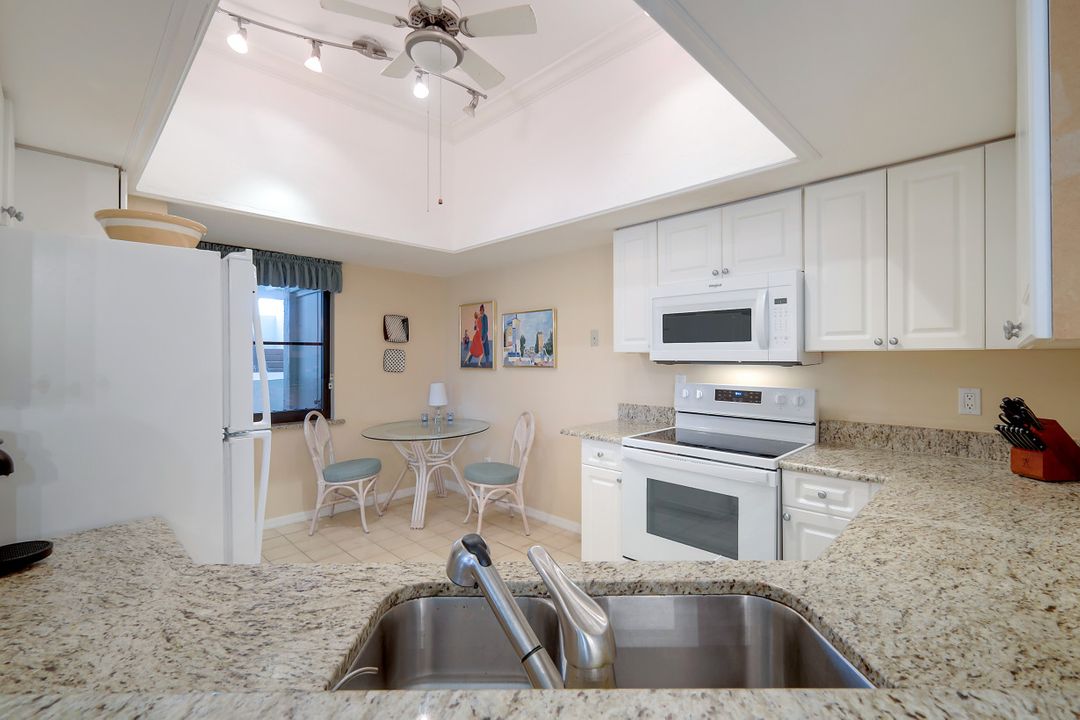 6525 Valen Way #D-201, Naples, FL 34108