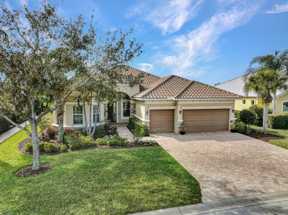 8993 Quarry Dr, Naples, FL 34120